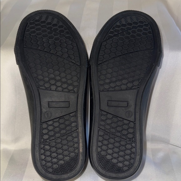 Black Shoes - Picture 9 of 10